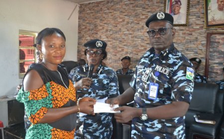 Anambra Police Presents N8m Life Insurance To Families Of 13 Deceased Officers