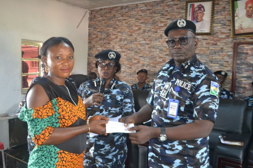 Anambra Police Presents N8m Life Insurance To Families Of 13 Deceased Officers