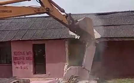 Enugu Capital Territory Chairman, Uche Anya, escapes mob attack over alleged illegal demolition (VIDEO)
