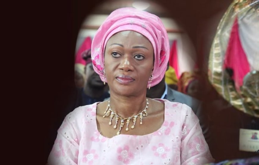 VIDEO: Watch how Tinubu's wife disgraced Gov Adeleke in public, brought abuses on herself