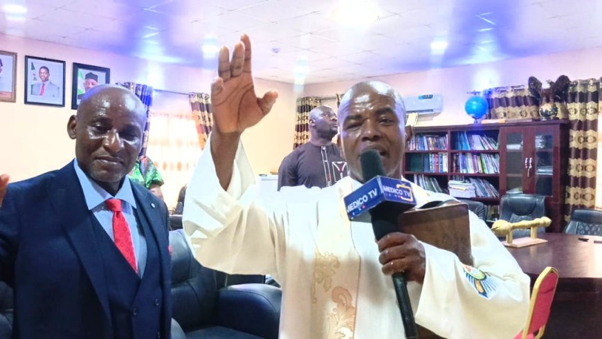 Mbaka prays as Prof Nwachukwu, 4th AE-FUNAI VC, assumes office