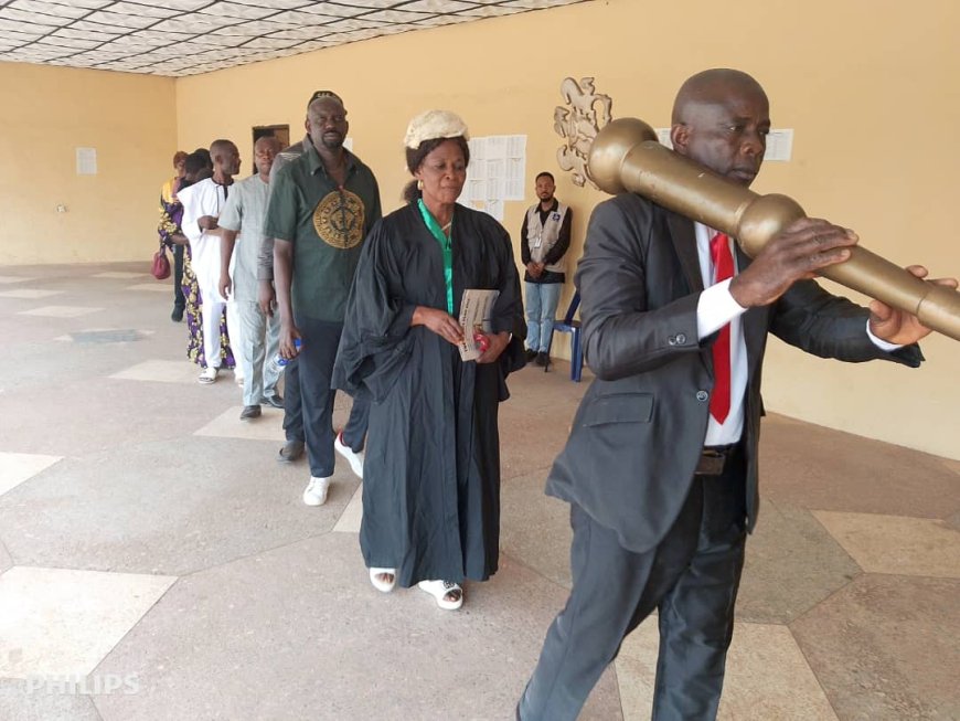 Oji River councillors pass vote-of-confidence on Council Chairman, Anyaegbudike