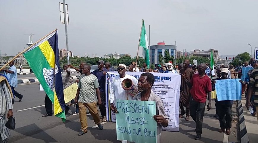 Protesting ex-Police officers block Aso Rock Over Pension Scheme