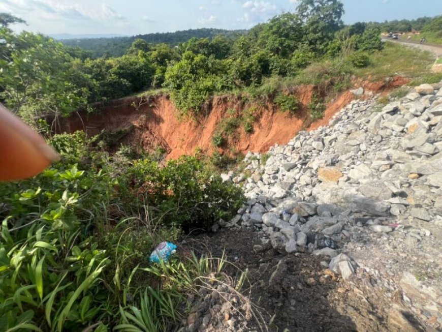 Greater Awgu Leaders Demand Emergency Fix As Erosion Cuts Off Oji-Awgu Federal Road