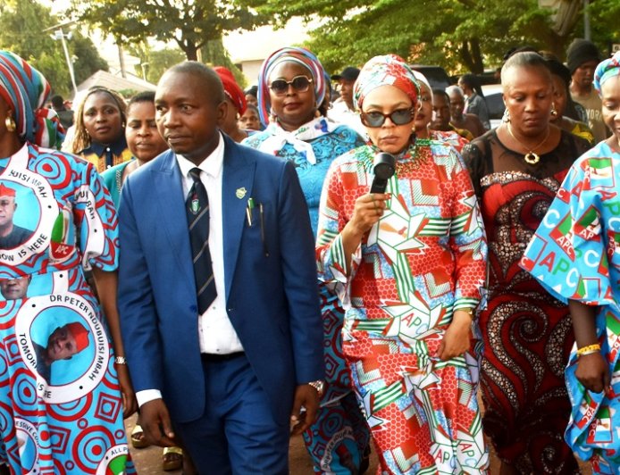 Remi Tinubu Offsets Patients’ Medical Bills, Makes Cash Donations at Enugu Hospital