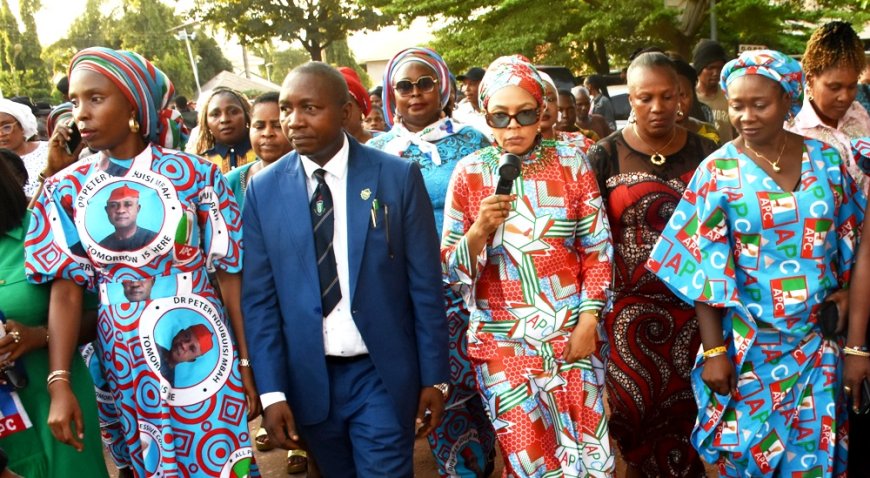 Remi Tinubu Offsets Patients’ Medical Bills, Makes Cash Donations at Enugu Hospital